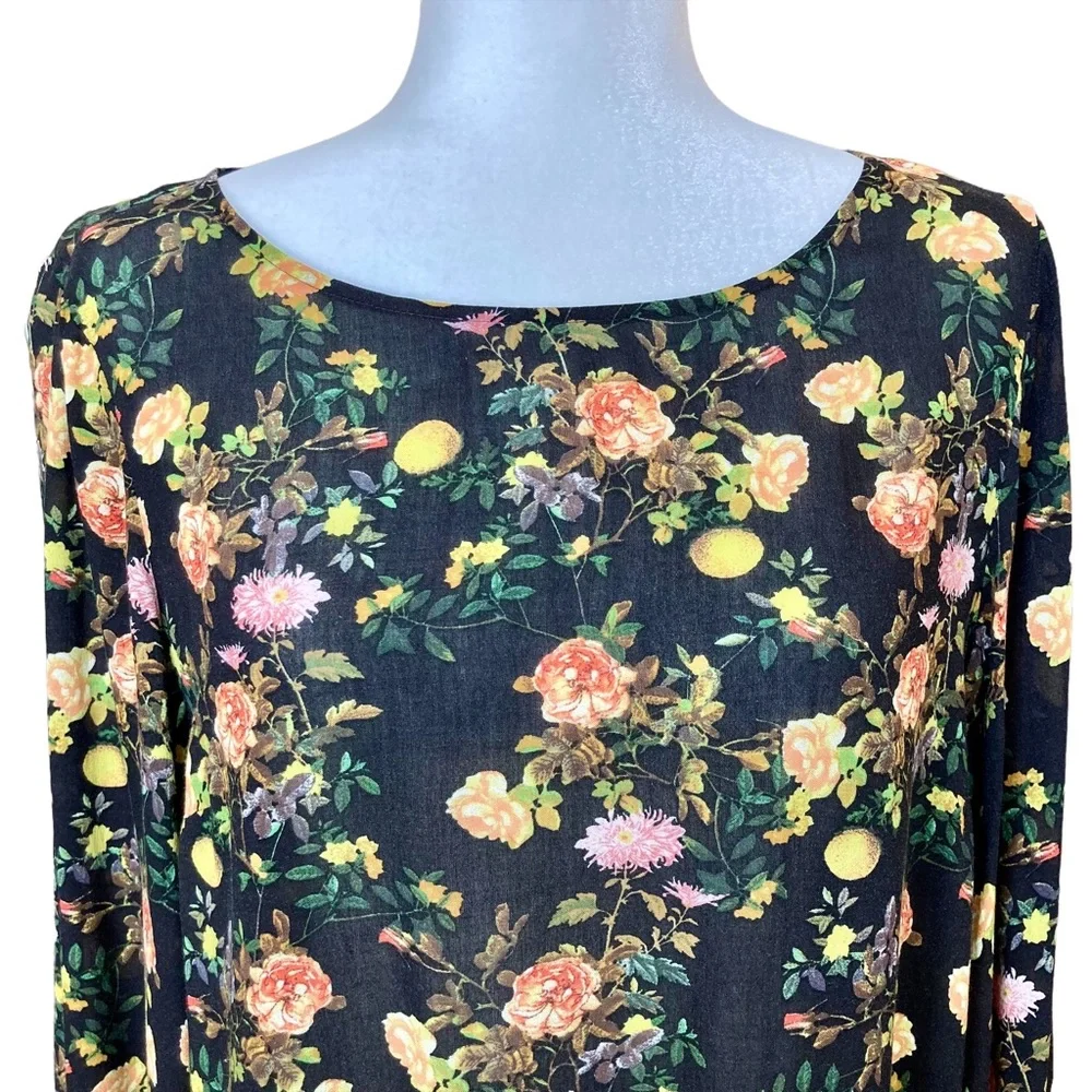 Banana Republic Women’s long sleeve black floral top, Sz M